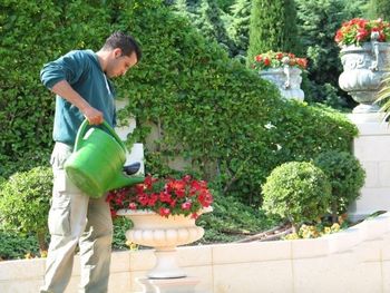 Агенство Леди Мэри учтет все критерии при подборе для вас идеального садовника